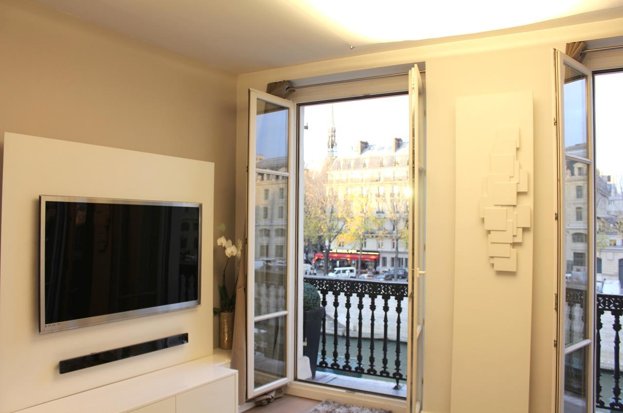 Two Bedroom Luxury Apartment - Balcony With View Of Notre Dame Παρίσι Εξωτερικό φωτογραφία